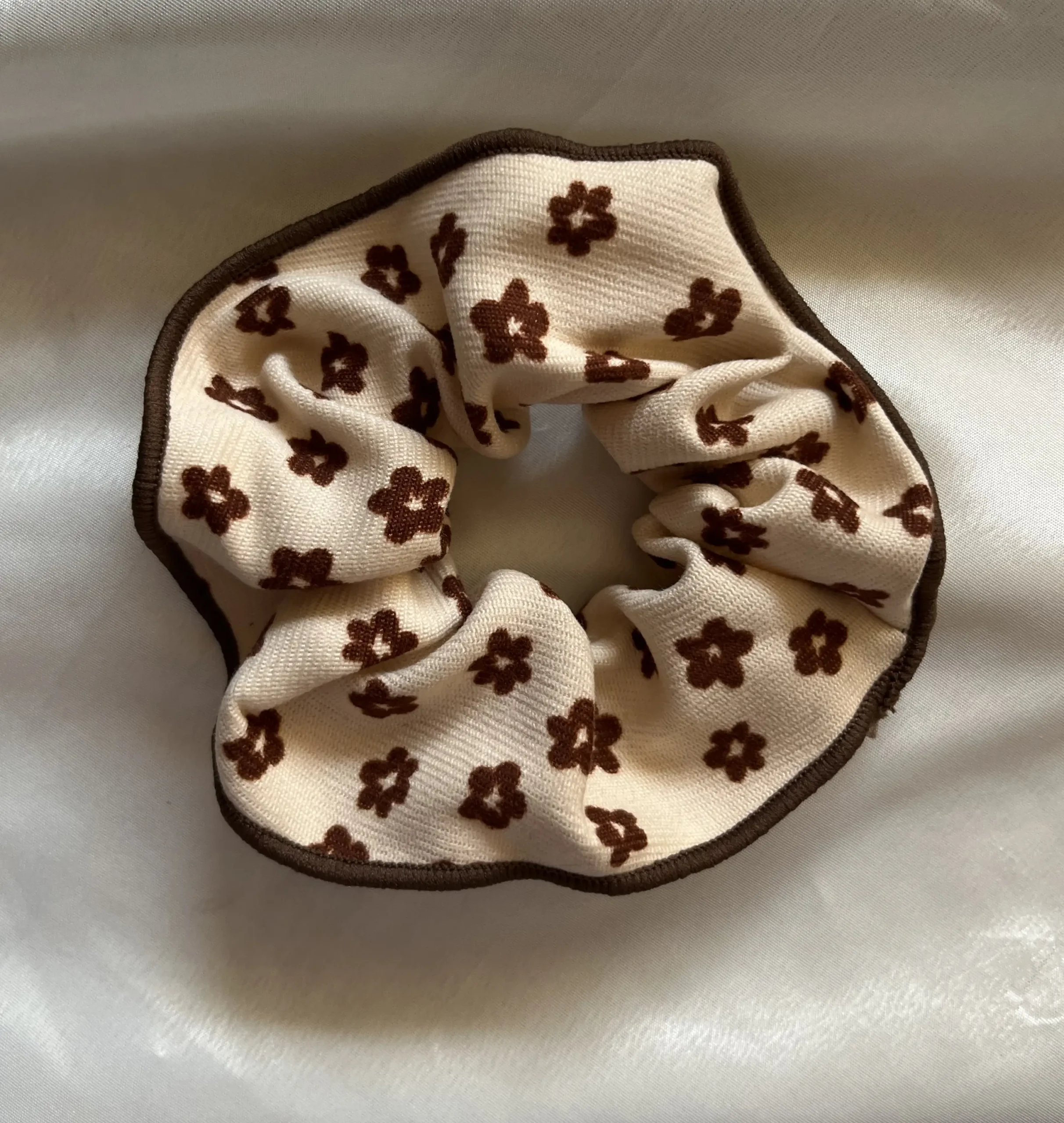 Mocha Daisy Scrunchie (Beige & Brown)