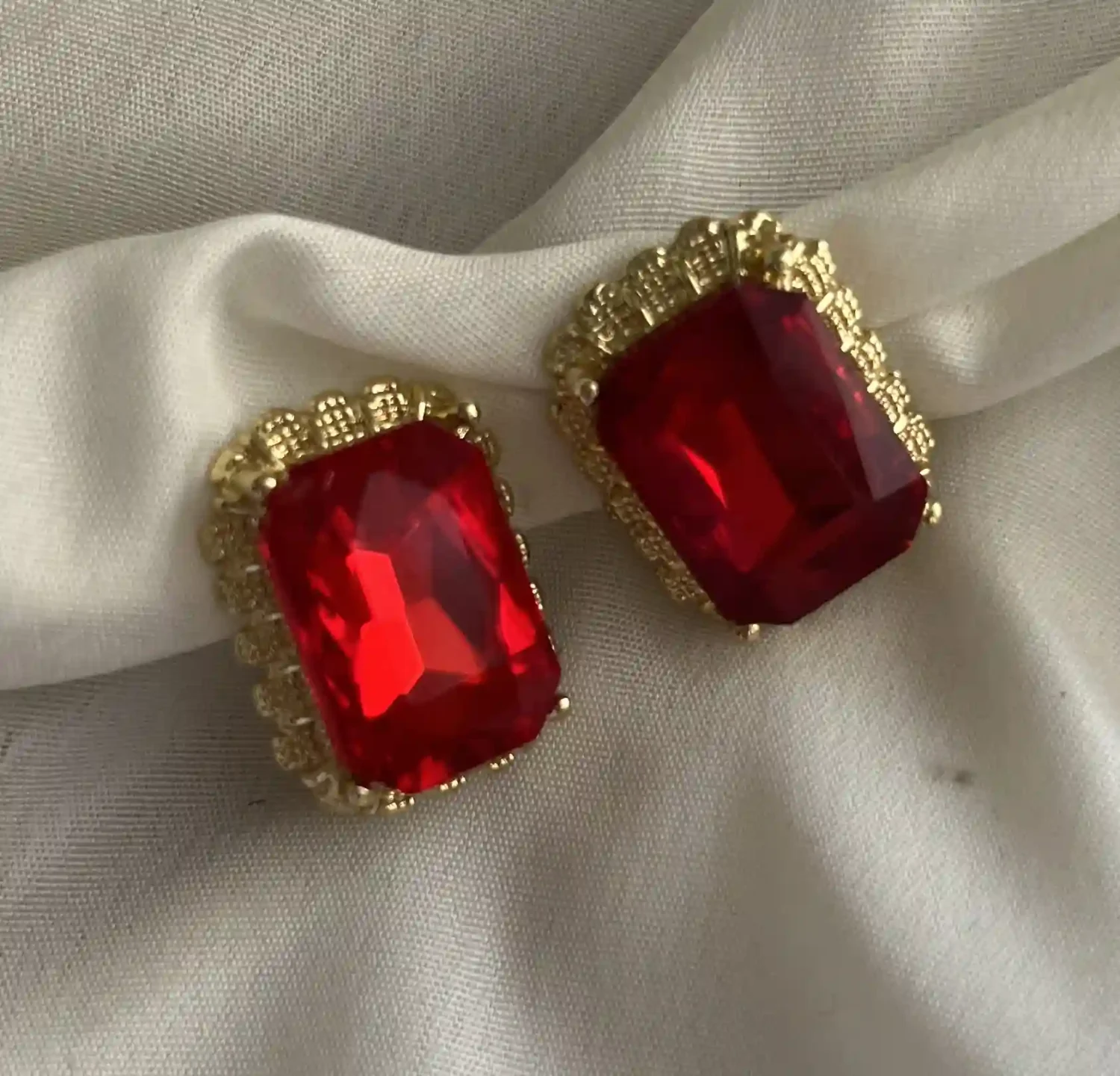Color Pop Stone Studs (Clip On) Red