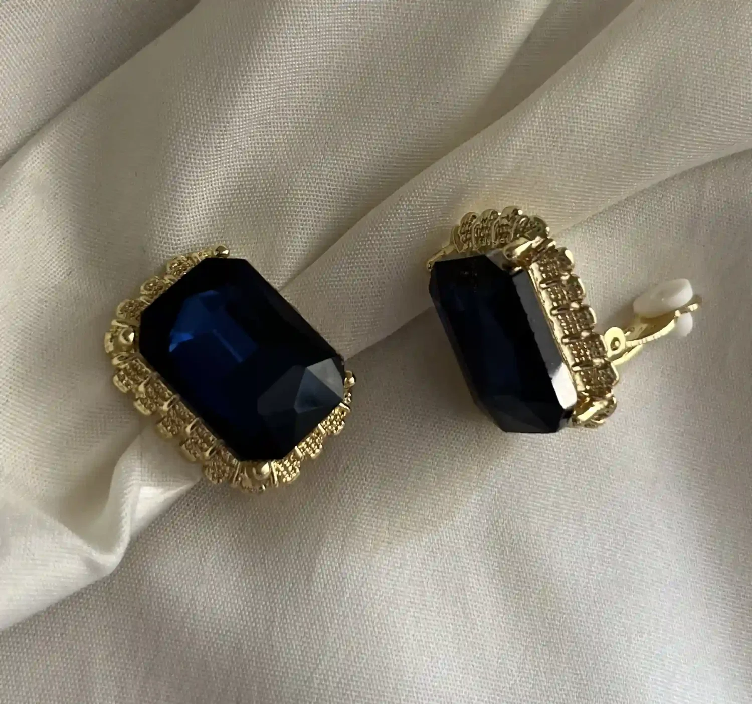 Color Pop Stone Studs (Clip On) Royal Blue